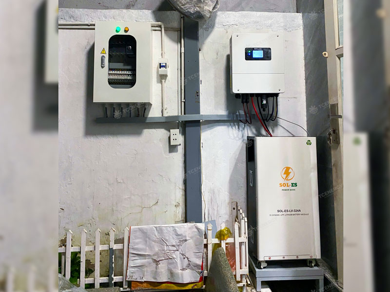 Ảnh lắp đặt biến tần pin lưu trữ năng lượng mặt trời